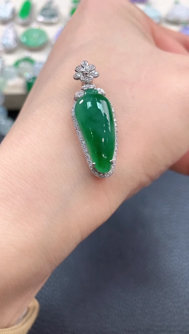 【闪购商品】翡翠吊坠(不含链)18K金镶嵌b47       