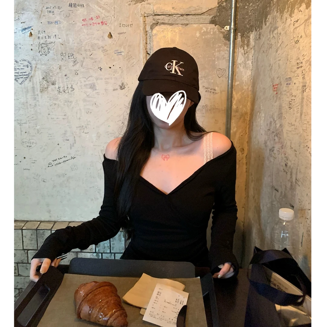 2025秋冬新款辣妹假两件v领褶皱收腰长袖t恤修身显瘦内搭打底上衣