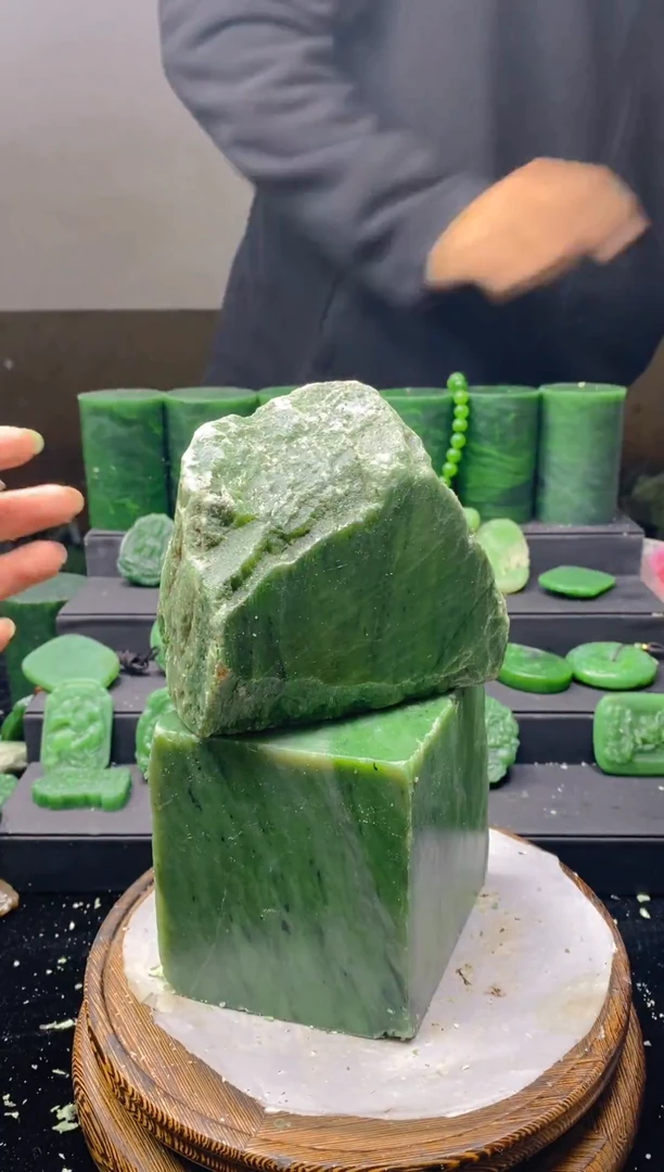 未镶嵌和田玉（碧玉）珠宝半成品1