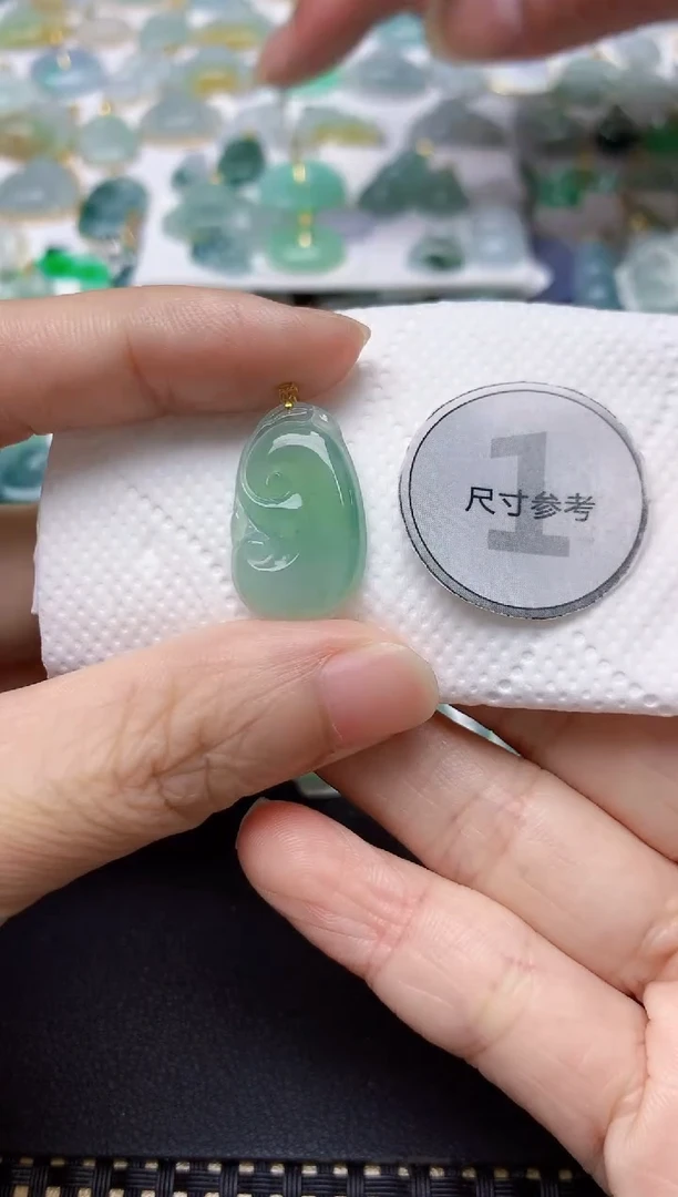 翡翠18K金镶嵌颈饰天然缅甸A货翡翠