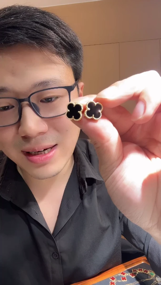 【闪购商品】玛瑙/玉髓耳钉18K金镶嵌黑色k黄，四叶草耳钉GHJ