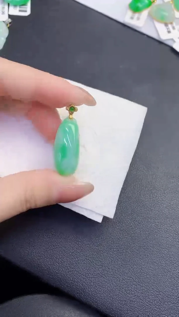 颈饰未镶嵌翡翠缅甸天然翡翠A货