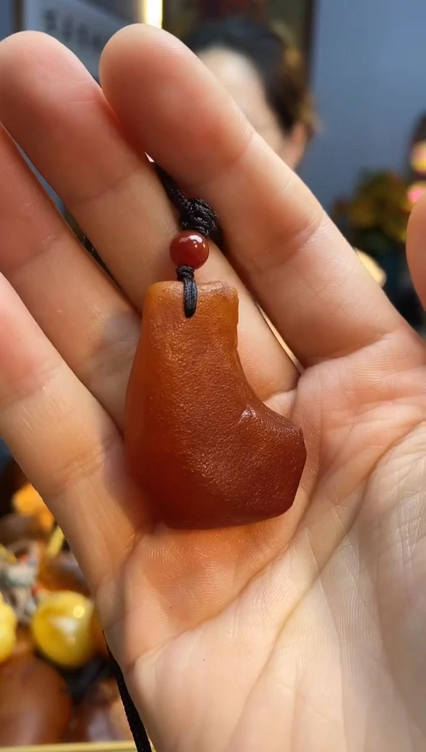 未镶嵌颈饰琥珀吊坠