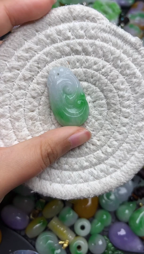 颈饰未镶嵌翡翠缅甸翡翠吊坠