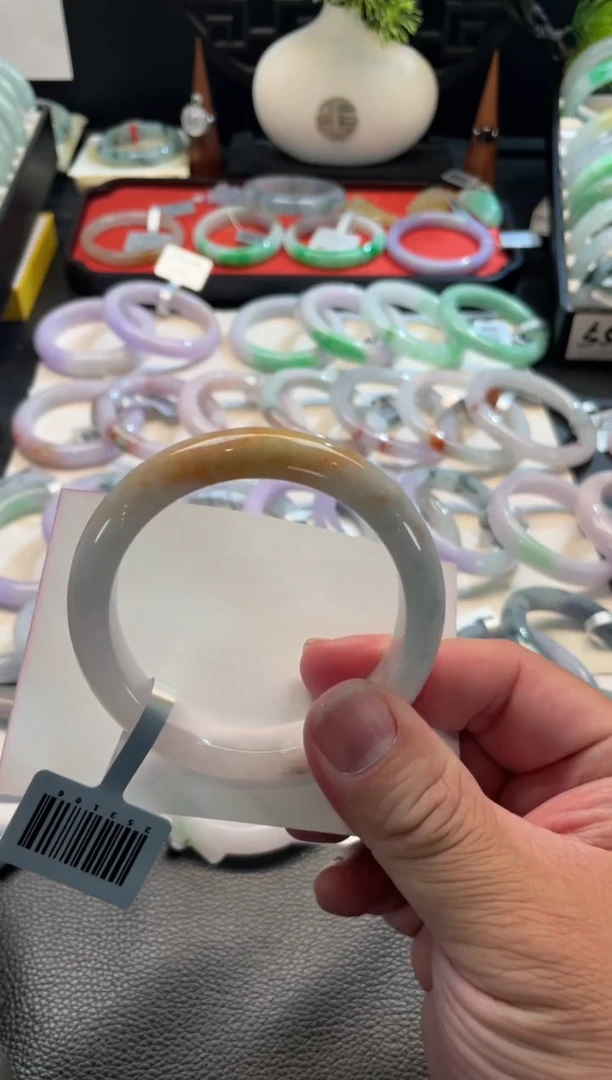 未镶嵌手镯翡翠23号链接 有纹裂有沙眼 57正圈