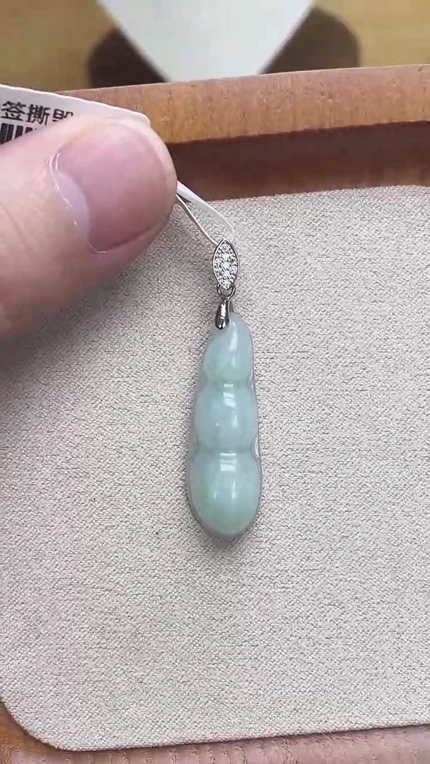 银S925镶嵌挂件翡翠平安四季豆吊坠