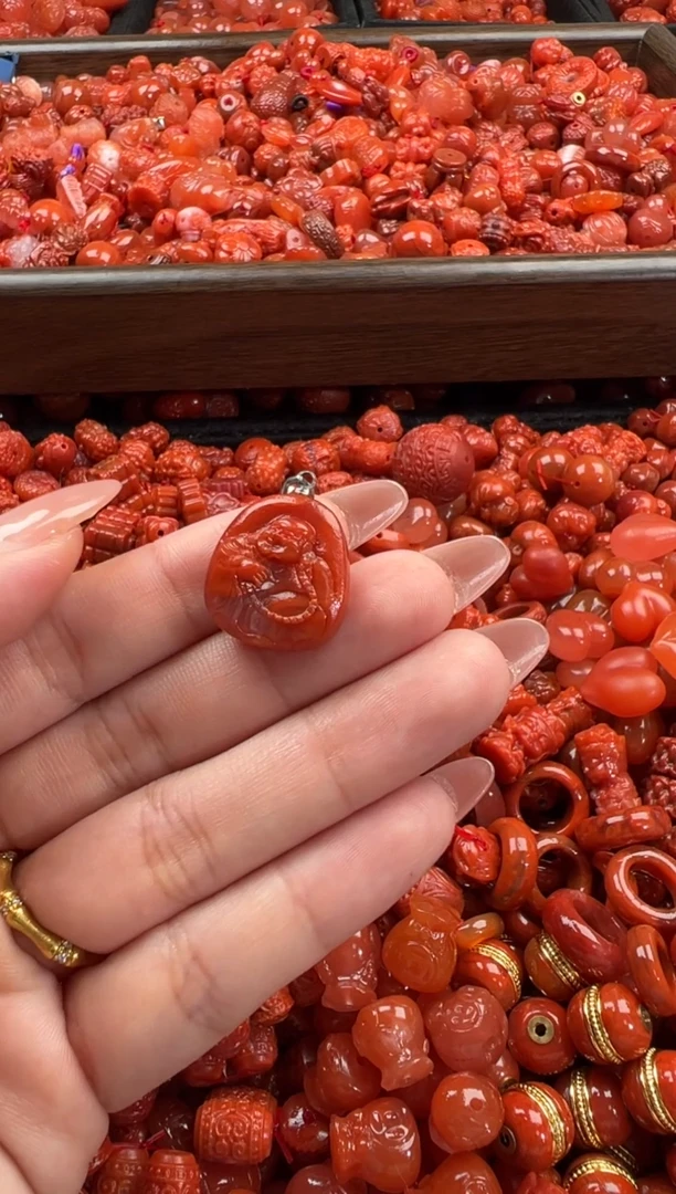 南红玛瑙未镶嵌颈饰1