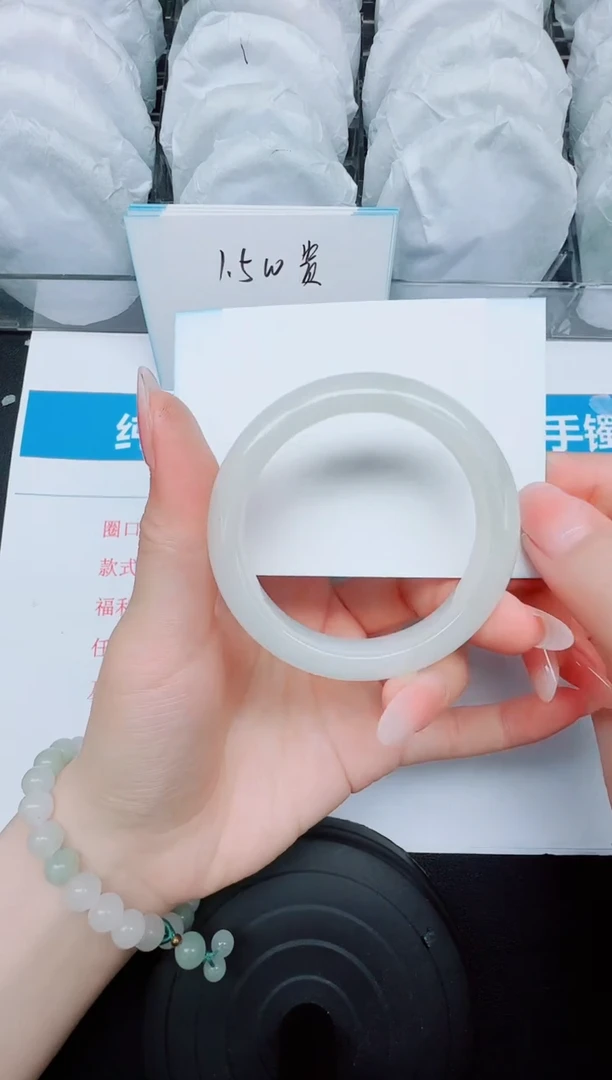 石英质玉手镯未镶嵌102/52