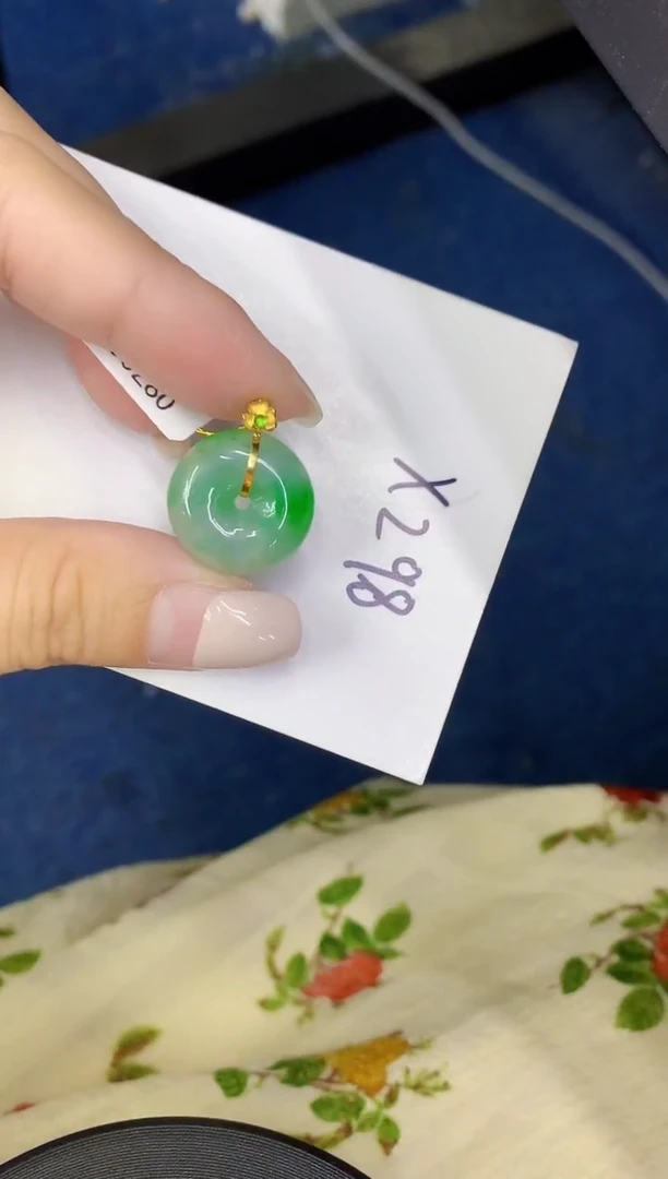 颈饰18K金镶嵌翡翠缅甸天然翡翠A货