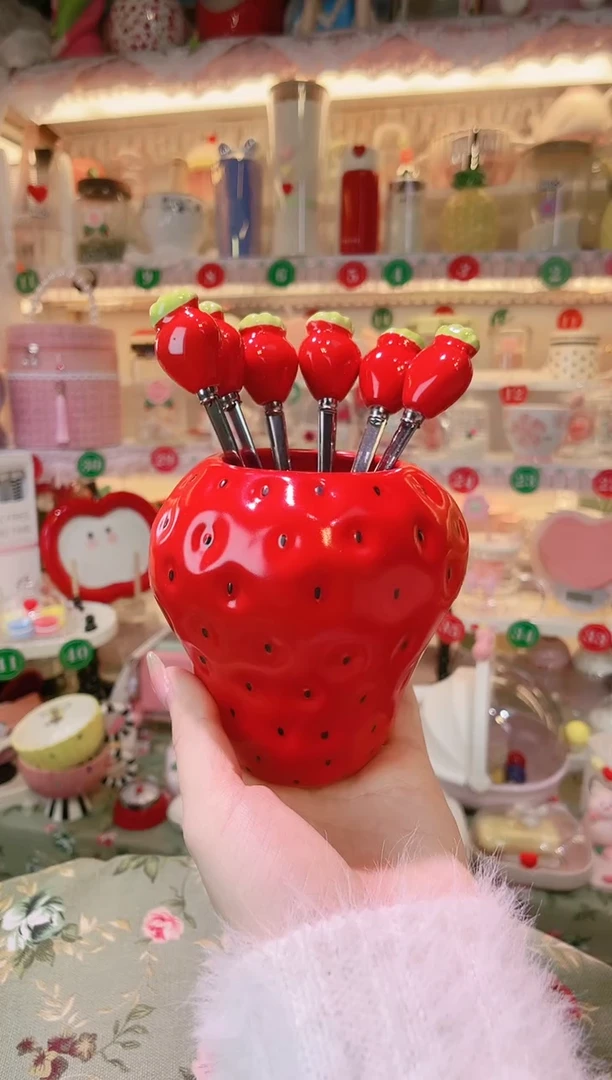 【闪购商品】摆件草莓水果叉品质好，发货快，放心拍