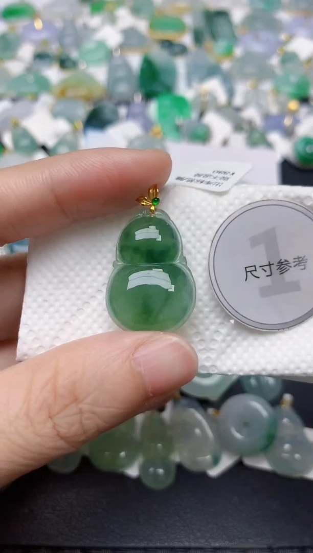 颈饰18K金镶嵌翡翠天然缅甸A货翡翠