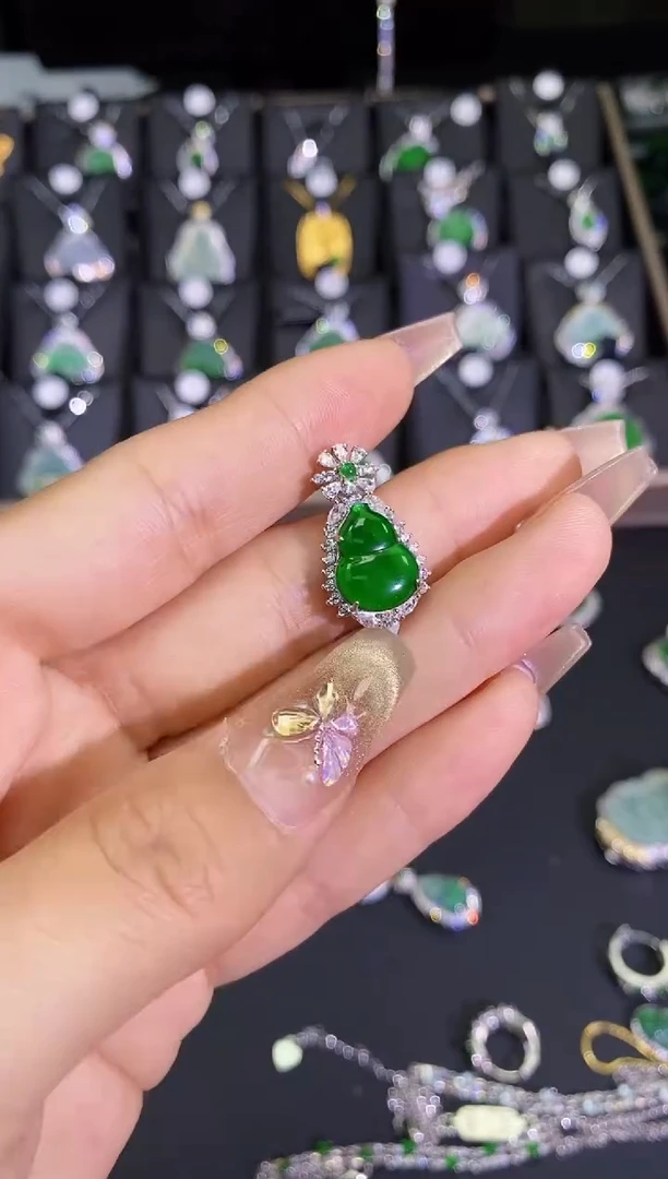 【闪购商品】翡翠吊坠(赠链)银S925镶嵌翡翠吊坠