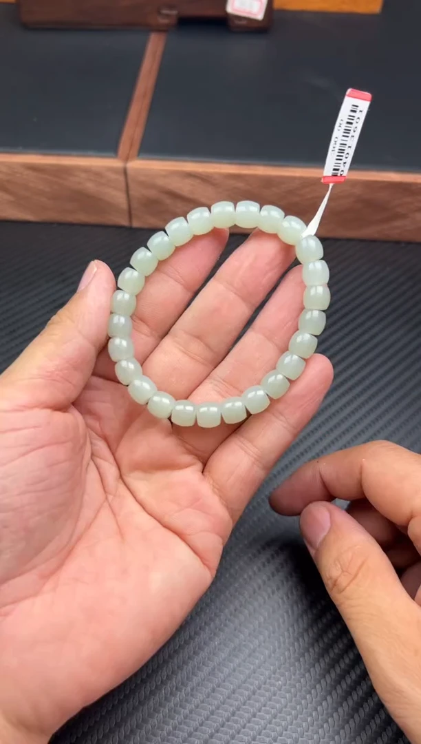 手串未镶嵌和田玉且末微色差近矿卡7*8直切