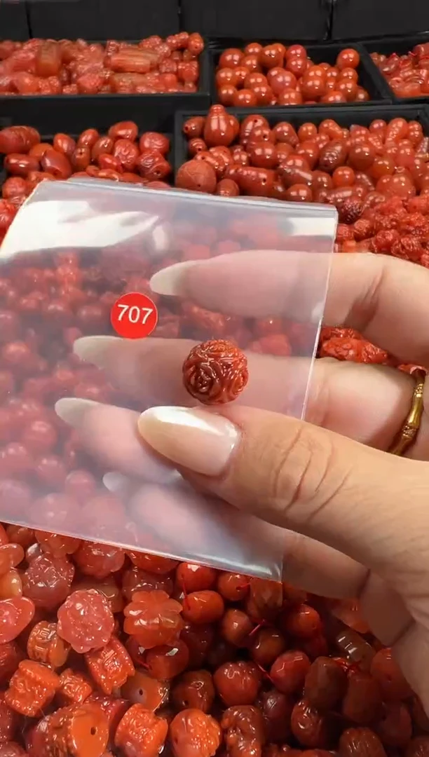 颈饰未镶嵌南红玛瑙1