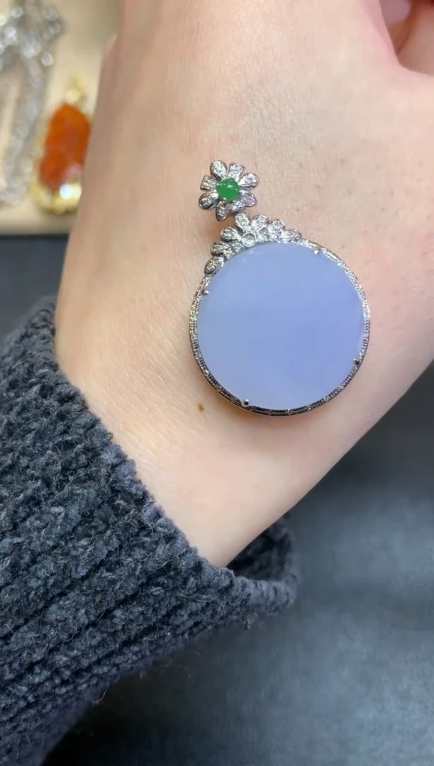 【闪购商品】翡翠颈饰18K金镶嵌无事牌【无服务费】