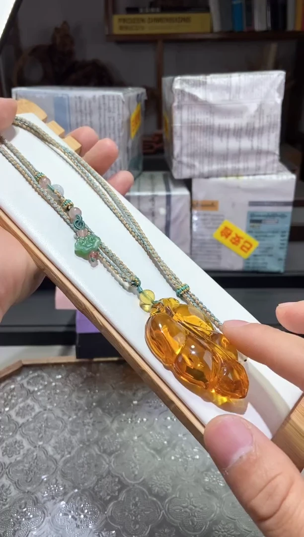 琥珀颈饰未镶嵌金蓝珀叶子