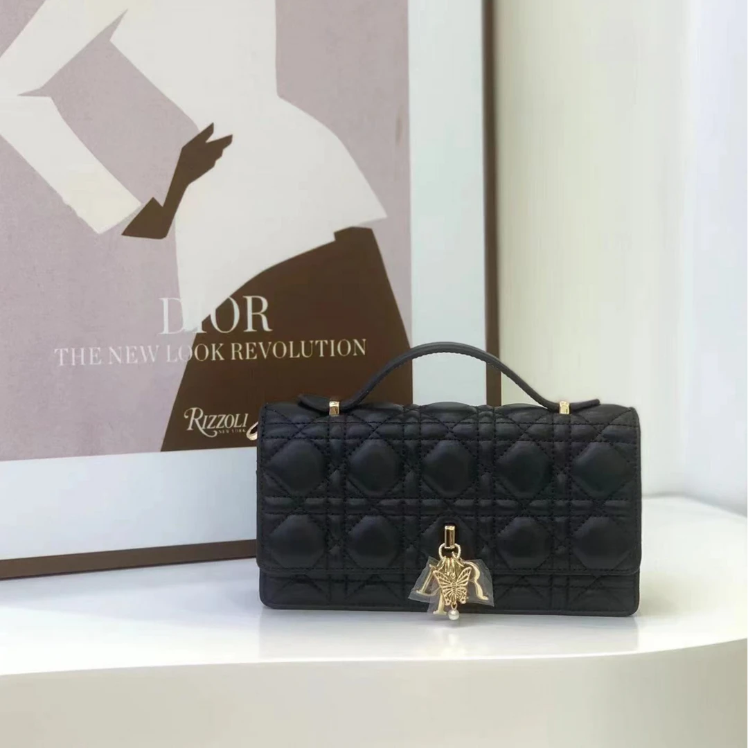 QH羊皮珍珠手拿链条斜背包T790