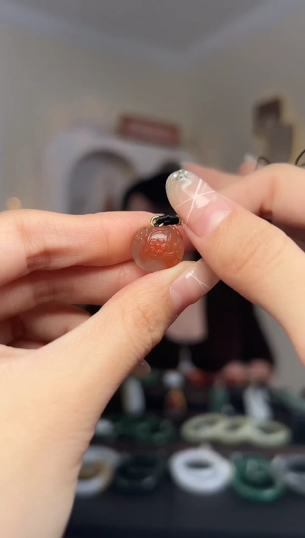 颈饰未镶嵌南红玛瑙梅花 14