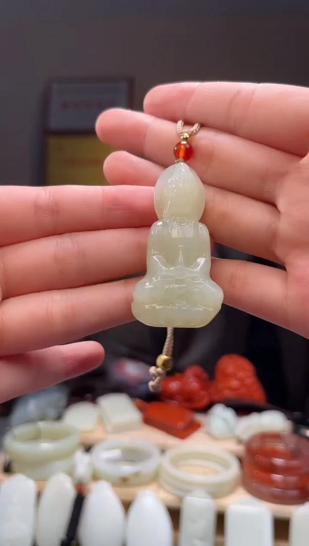 颈饰未镶嵌和田玉吊坠