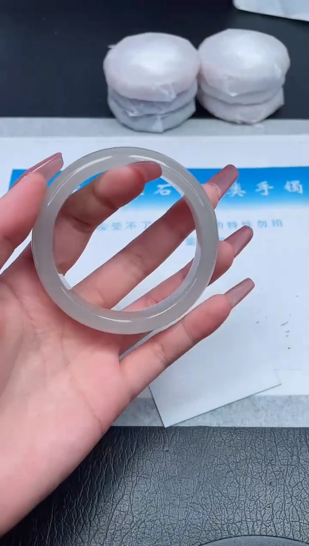 【闪购商品】石英质玉手镯未镶嵌858-58