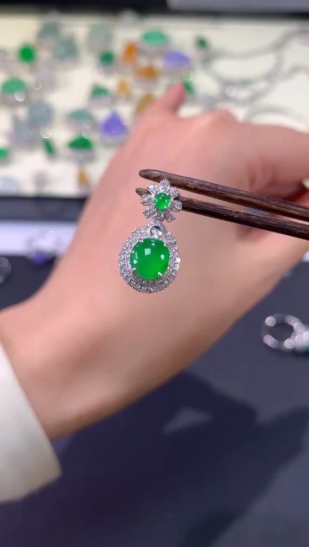 【闪购商品】翡翠吊坠(不含链)18K金镶嵌A460|6500