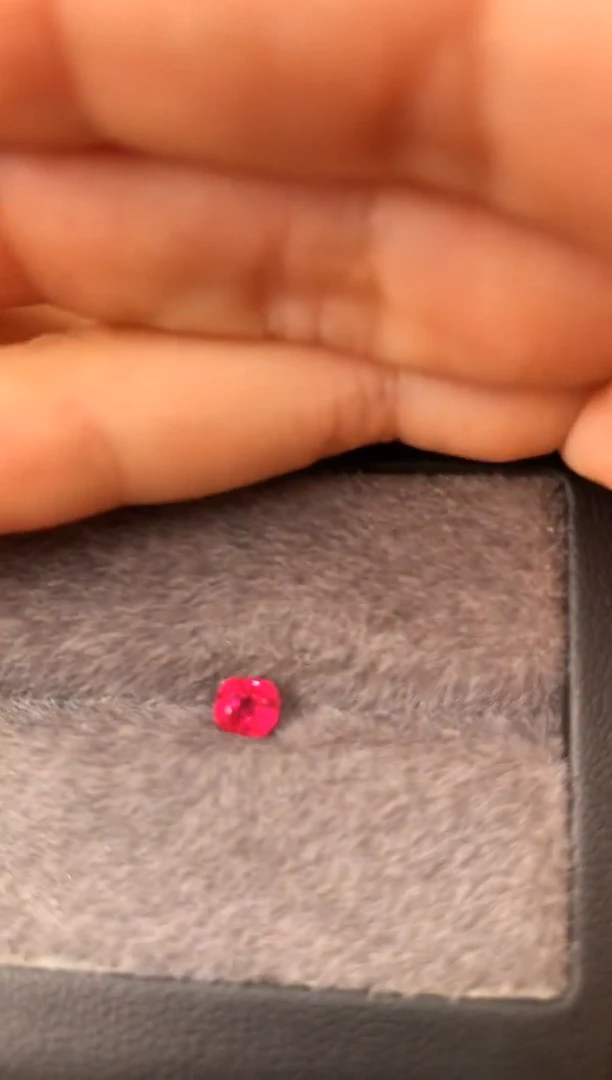 未镶嵌裸石定制尖晶石枕型 绝地 0.57ct