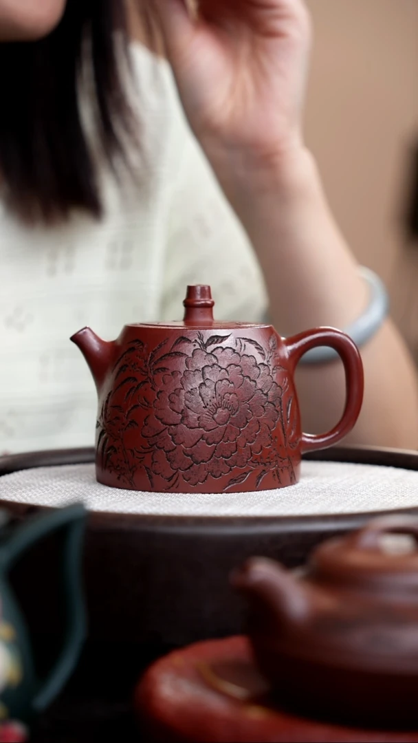 茶壶紫砂红皮龙汉铎满刻牡丹008