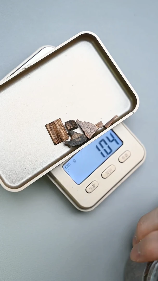 手把件沉香1g达拉干碎料（形状随机）