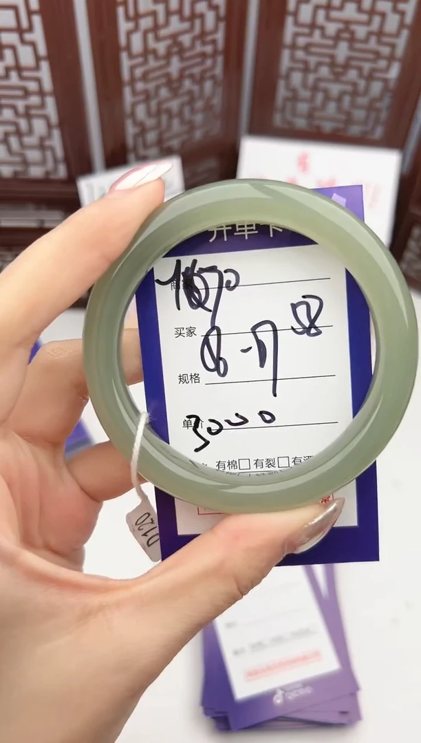 【闪购商品】和田玉手镯未镶嵌微色差Y70