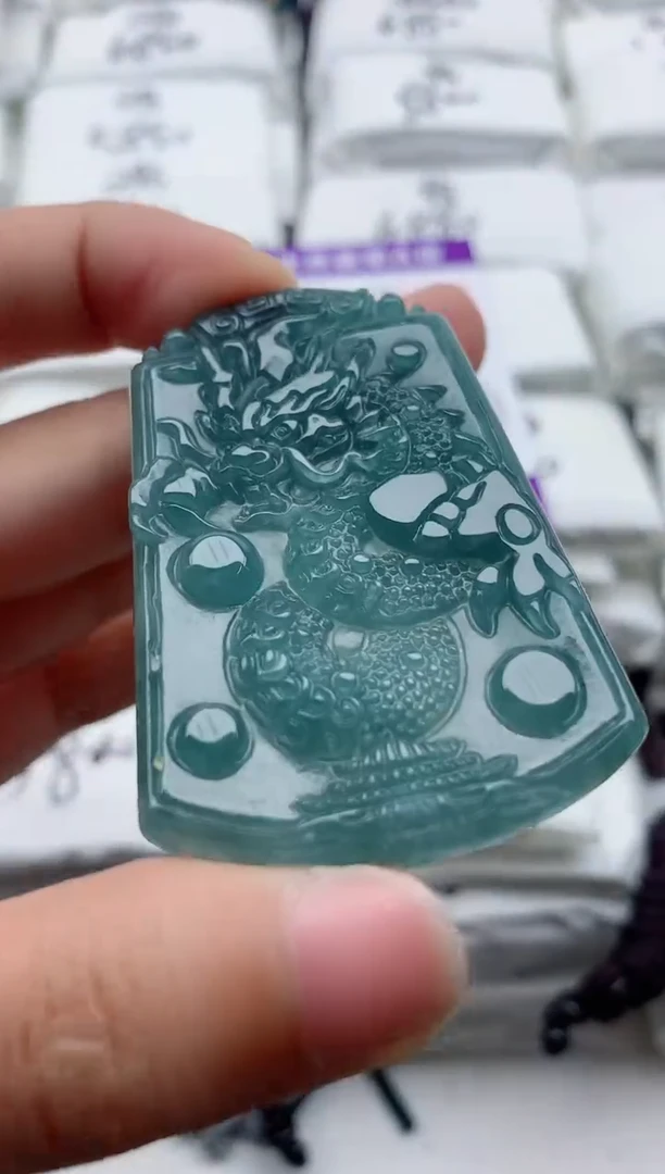 翡翠未镶嵌颈饰8