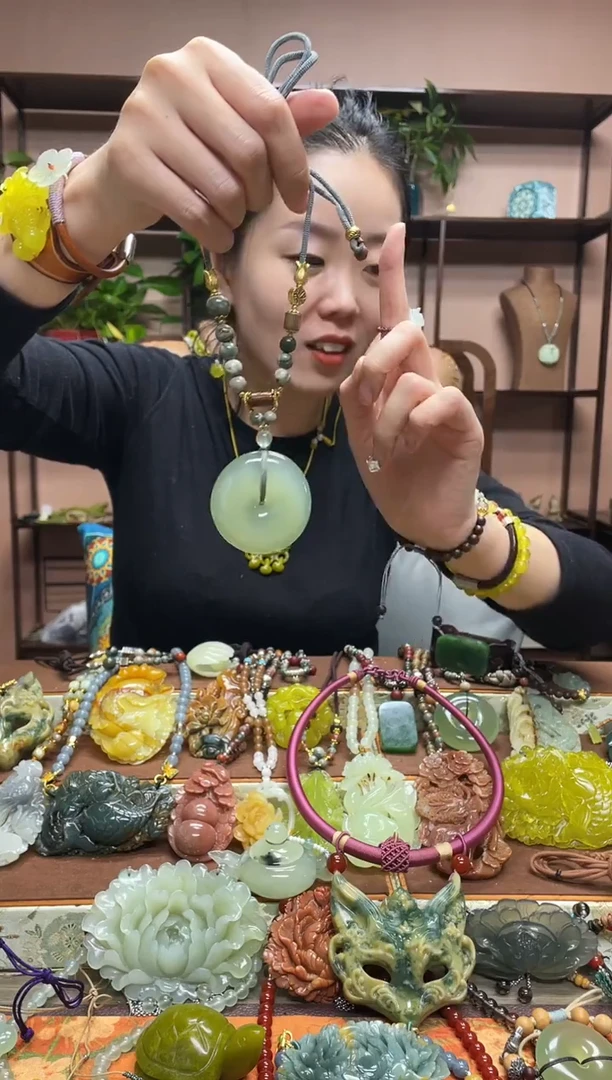 未镶嵌岫玉吊坠·