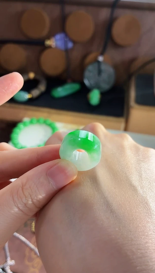 颈饰未镶嵌翡翠吊坠