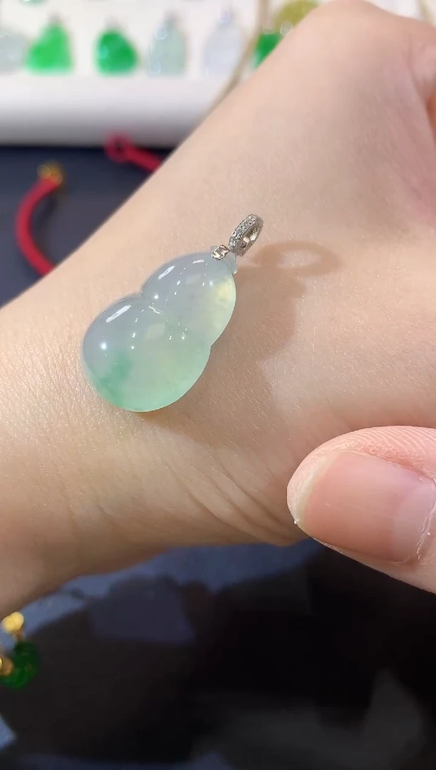 吊坠(不含链)18K金镶嵌翡翠A22 多样性发货一件