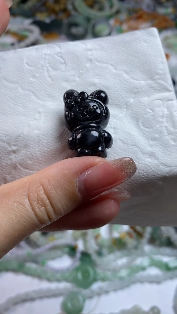 翡翠挂件未镶嵌翡翠