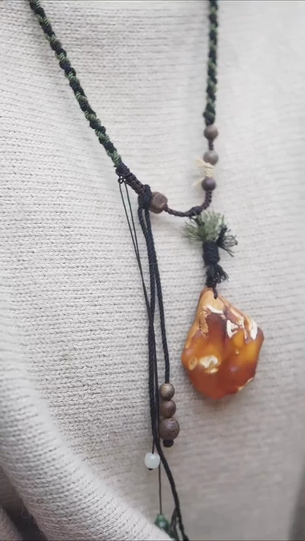 裸石琥珀未镶嵌*蜜蜡毛衣链*蜜蜡吊坠*蜜蜡锁骨链*长短可调节