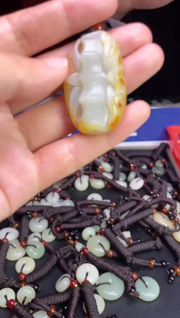 未镶嵌和田玉挂件1