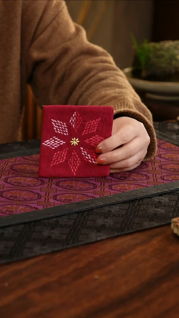 【闪购商品】织绣雪花纹正方形杯垫B款