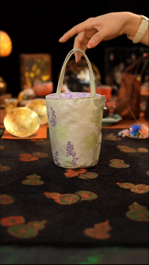 浅绿色葡萄包·········