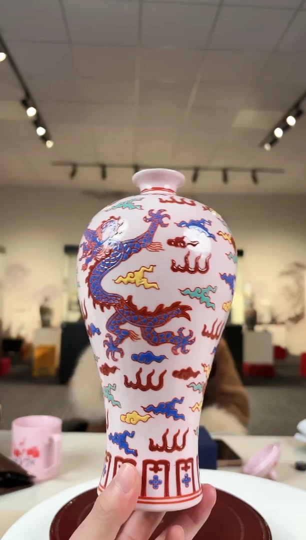 摆件陶瓷红稀龙凤小梅瓶+底座+礼盒