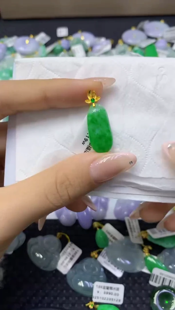 颈饰18K金镶嵌翡翠天然缅甸翡翠A货