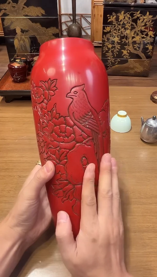 村上堆朱 剔红花瓶