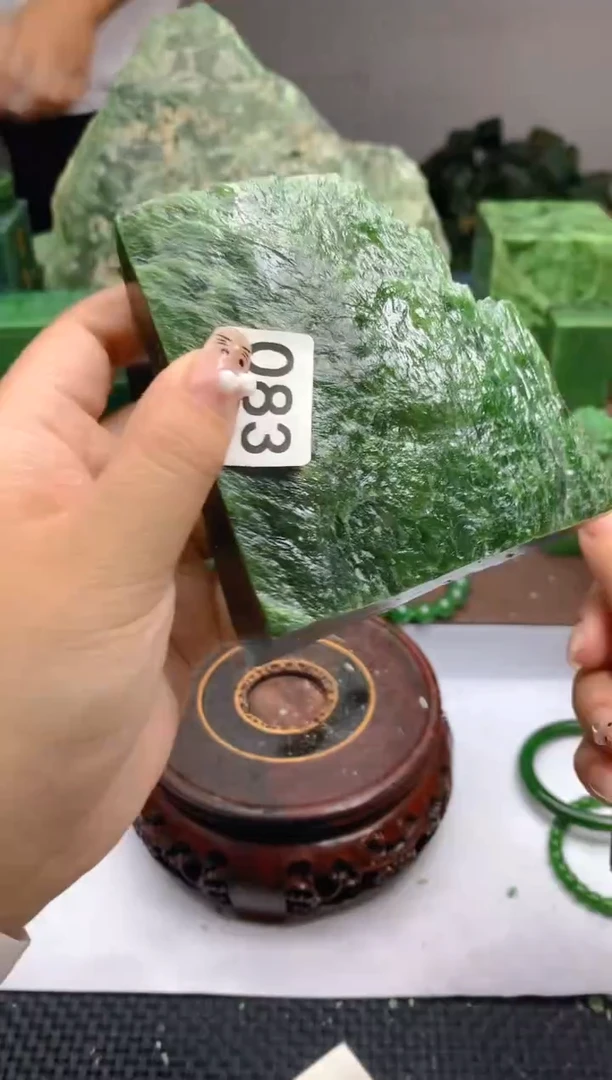 和田玉（碧玉）未镶嵌珠宝半成品083