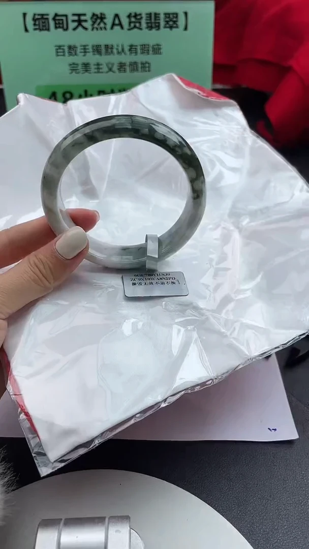 【闪购商品】翡翠手镯未镶嵌6翡翠手镯（微瑕）