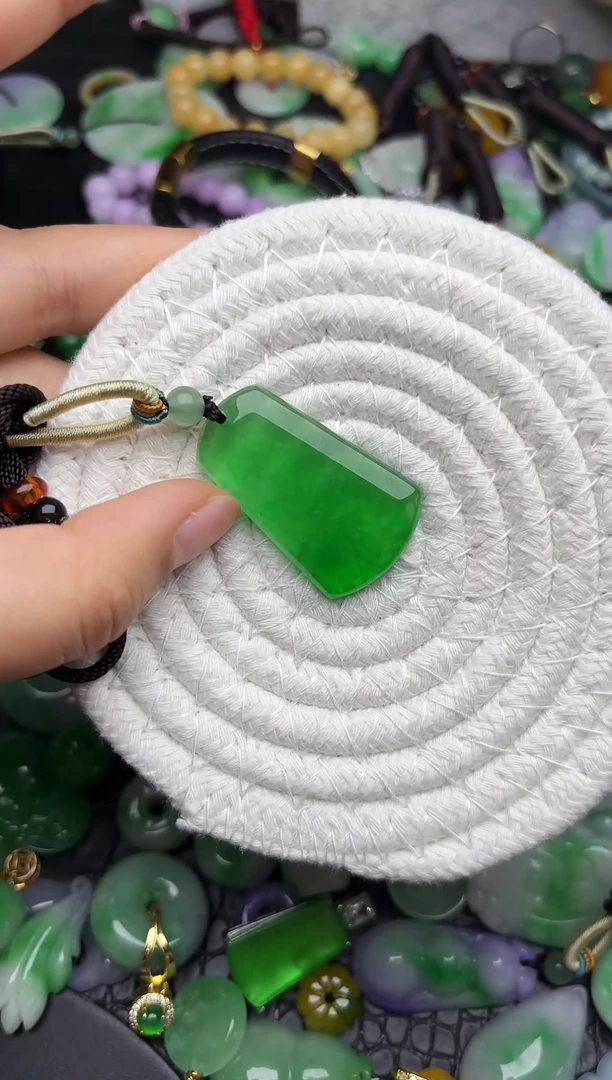 颈饰未镶嵌翡翠缅甸翡翠吊坠