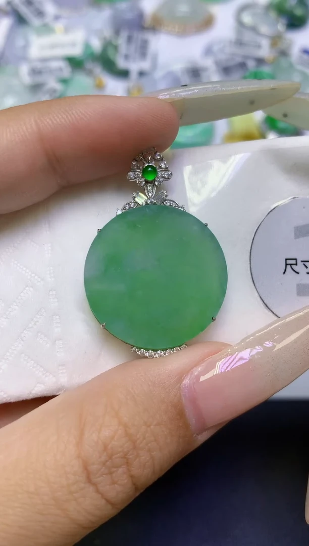 颈饰18K金镶嵌翡翠天然缅甸翡翠A货百元以上9元证书费自理
