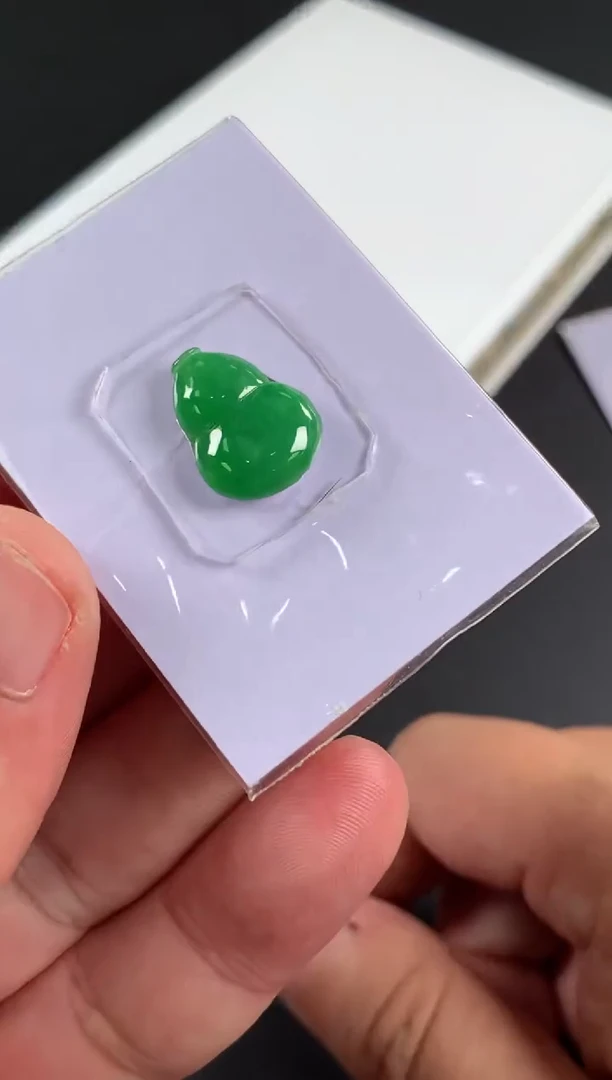 未镶嵌定制翡翠城*翡翠