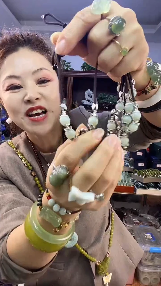 未镶嵌蛇纹石玉三珠吊坠多样性随机发一