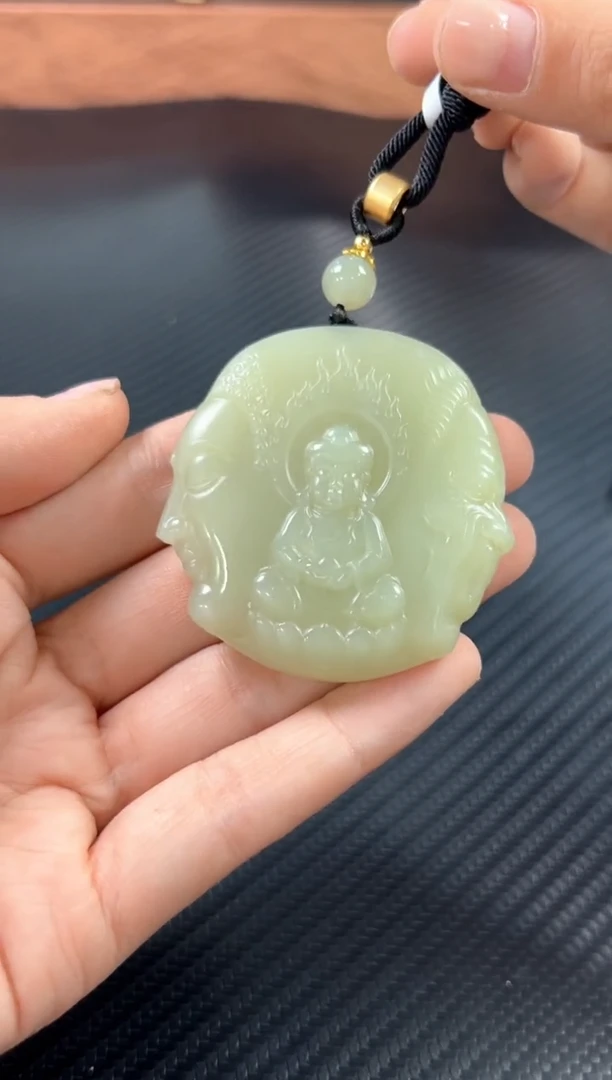 和田玉未镶嵌吊坠(赠链)且末微色差近矿m