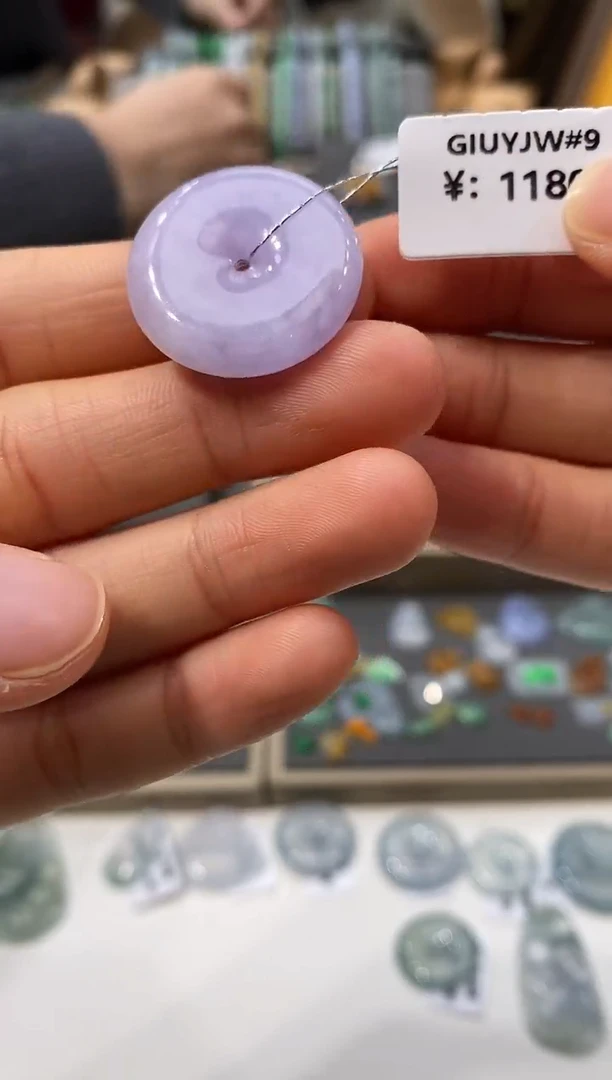 颈饰未镶嵌翡翠平安扣