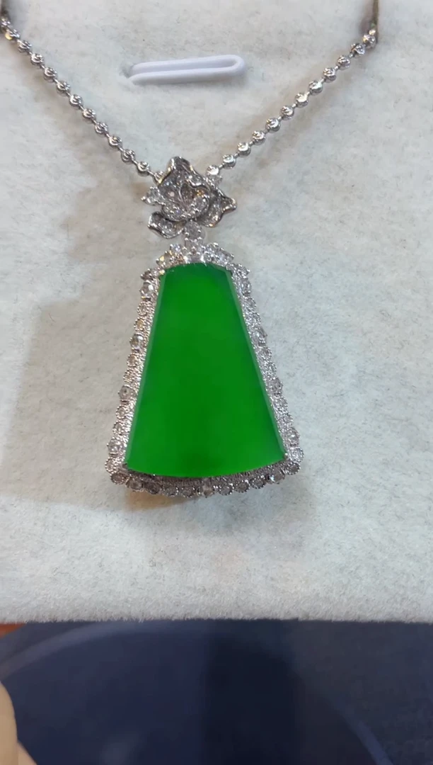 吊坠(不含链)18K金镶嵌翡翠团购35